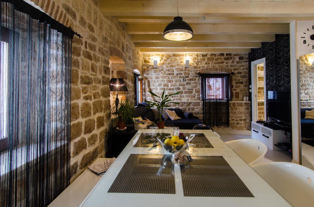Apartment Capo Family & Capo Studio -Old Town-Parking Trogir Oda fotoğraf