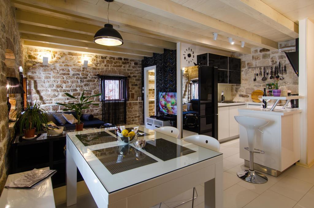 Apartment Capo Family & Capo Studio -Old Town-Parking Trogir Oda fotoğraf