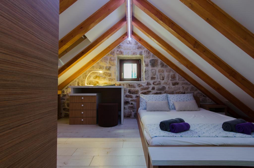 Apartment Capo Family & Capo Studio -Old Town-Parking Trogir Oda fotoğraf