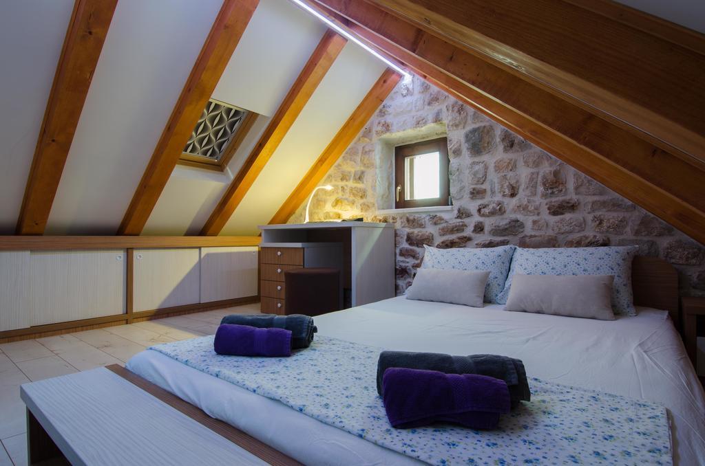 Apartment Capo Family & Capo Studio -Old Town-Parking Trogir Oda fotoğraf